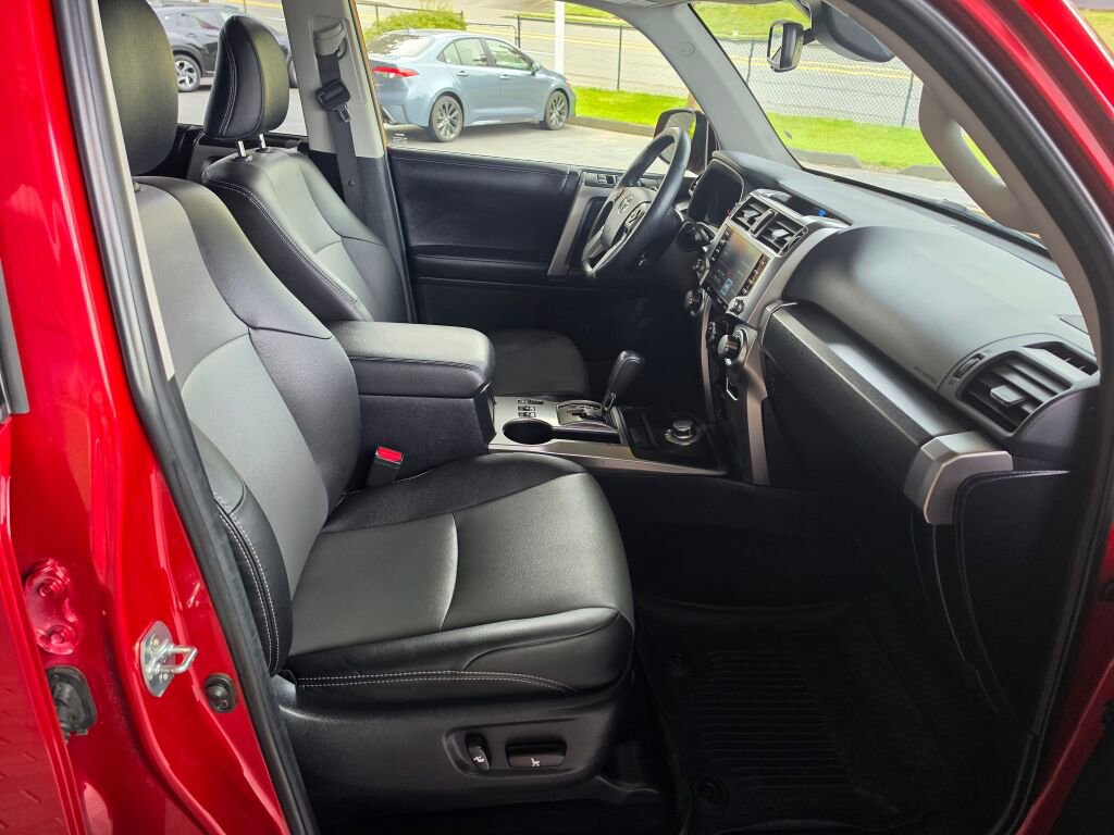 Used 2024 Toyota 4Runner SR5 Premium w/ Moonroof Package AWD/4WD image 11