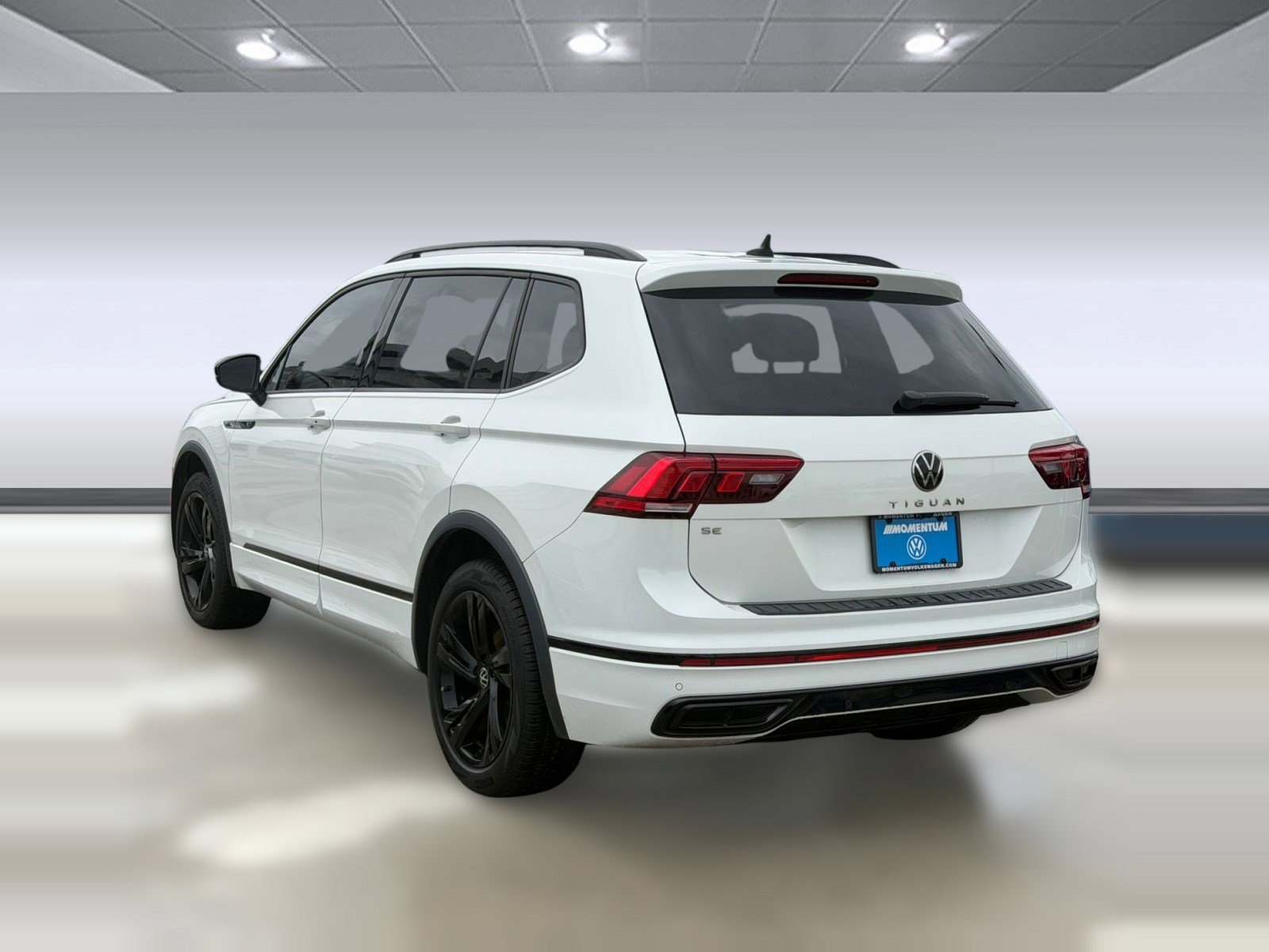 Used 2023 Volkswagen Tiguan SE R-Line FWD image 3