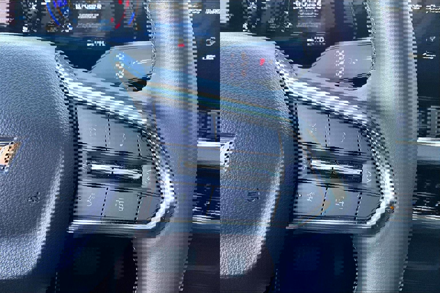 Used 2025 Chevrolet Equinox LT AWD/4WD image 19