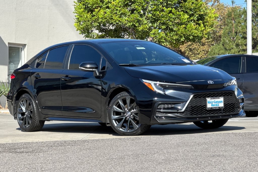 Used 2024 Toyota Corolla SE FWD image 2