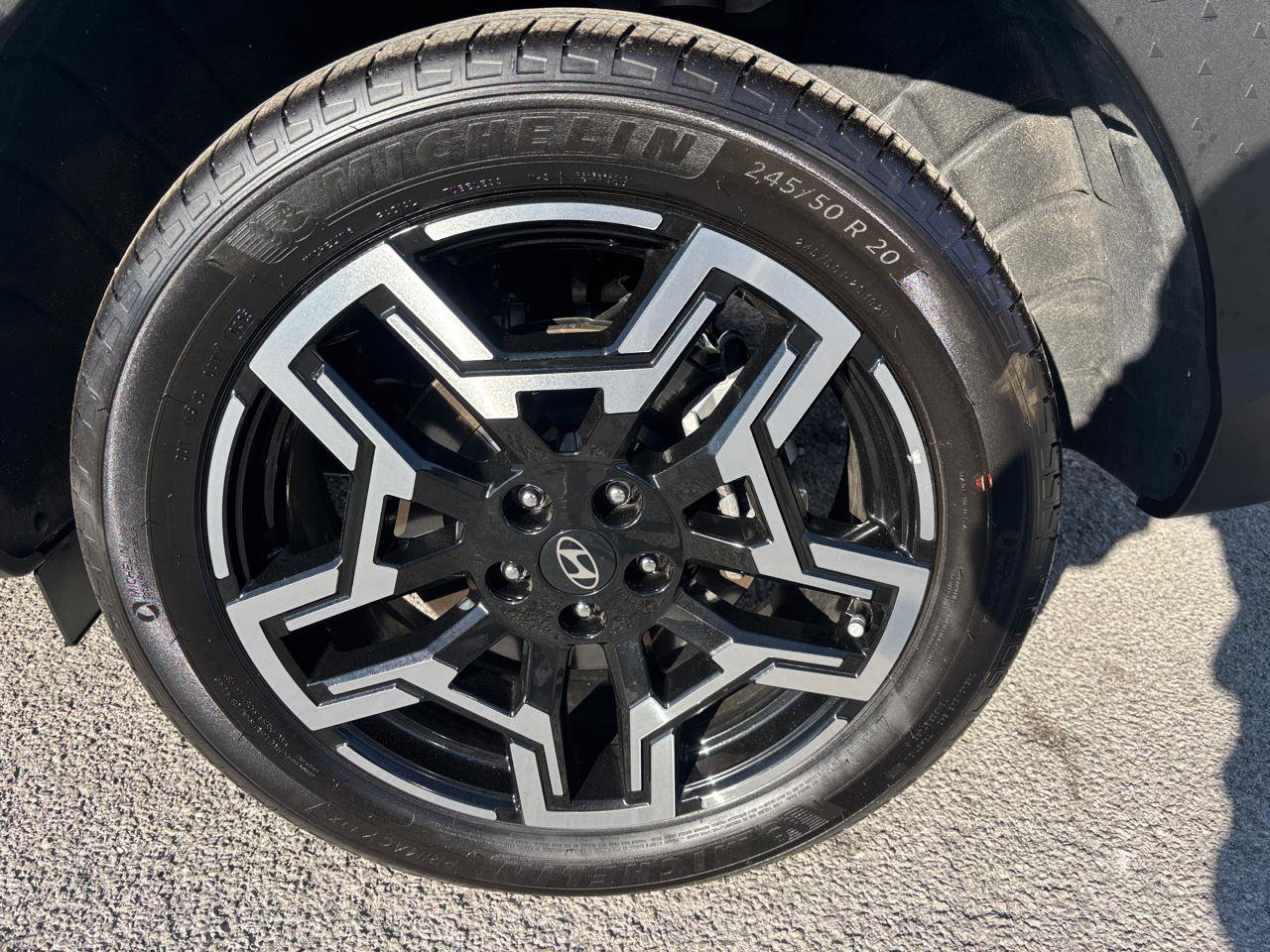 Used 2025 Hyundai Santa Cruz Limited image 9