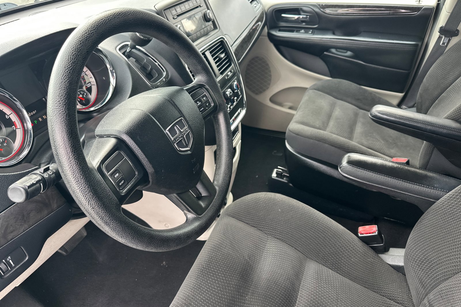 Used 2017 Dodge Grand Caravan SE image 10