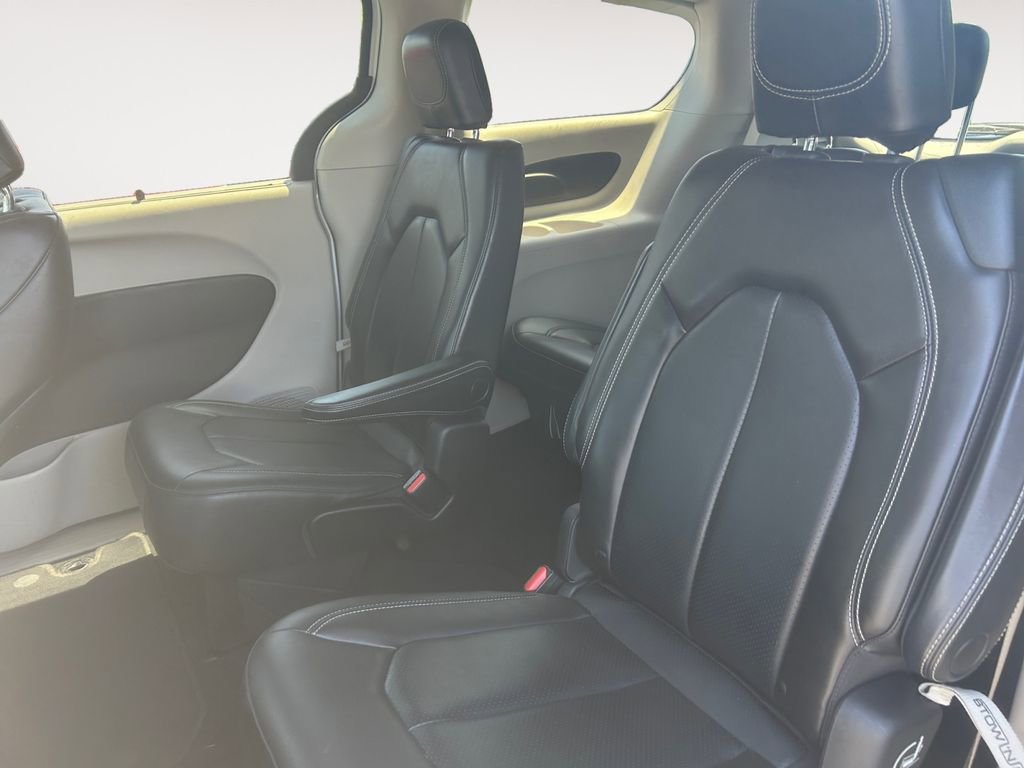 Used 2020 Chrysler Voyager Lxi FWD image 13