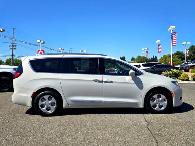 Used 2020 Chrysler Pacifica Touring-L FWD image 7