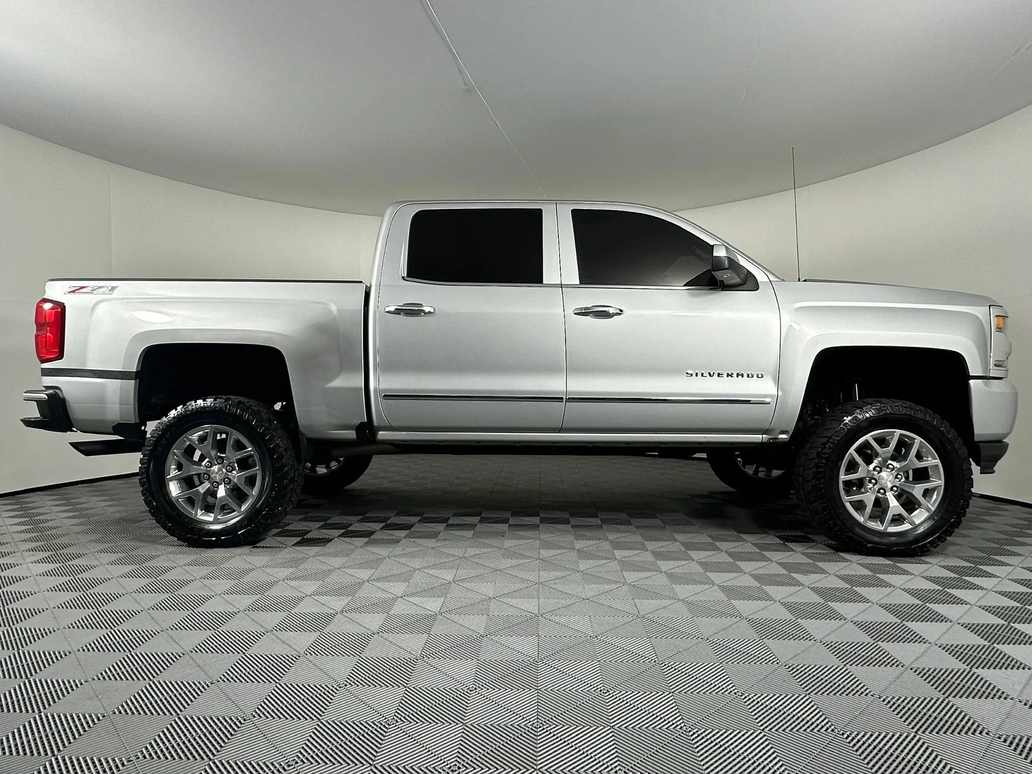 Used 2016 Chevrolet Silverado 1500 LTZ Z71 w/ LTZ Plus Package image 8