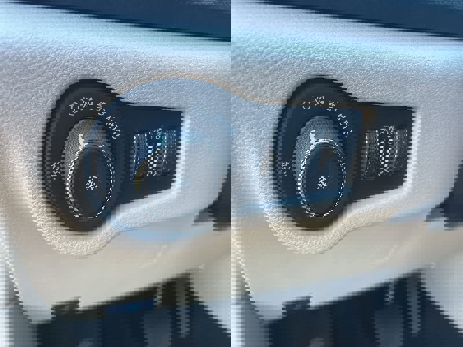 Used 2024 Chrysler Pacifica Touring-L image 28