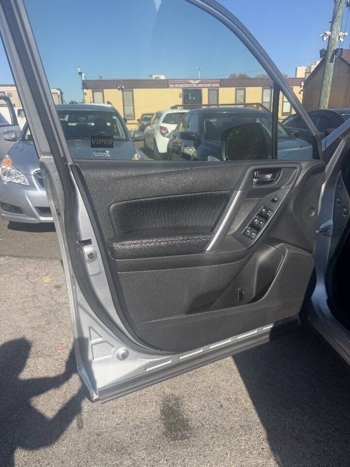 Used 2014 Subaru Forester 2.5i Limited AWD/4WD image 4