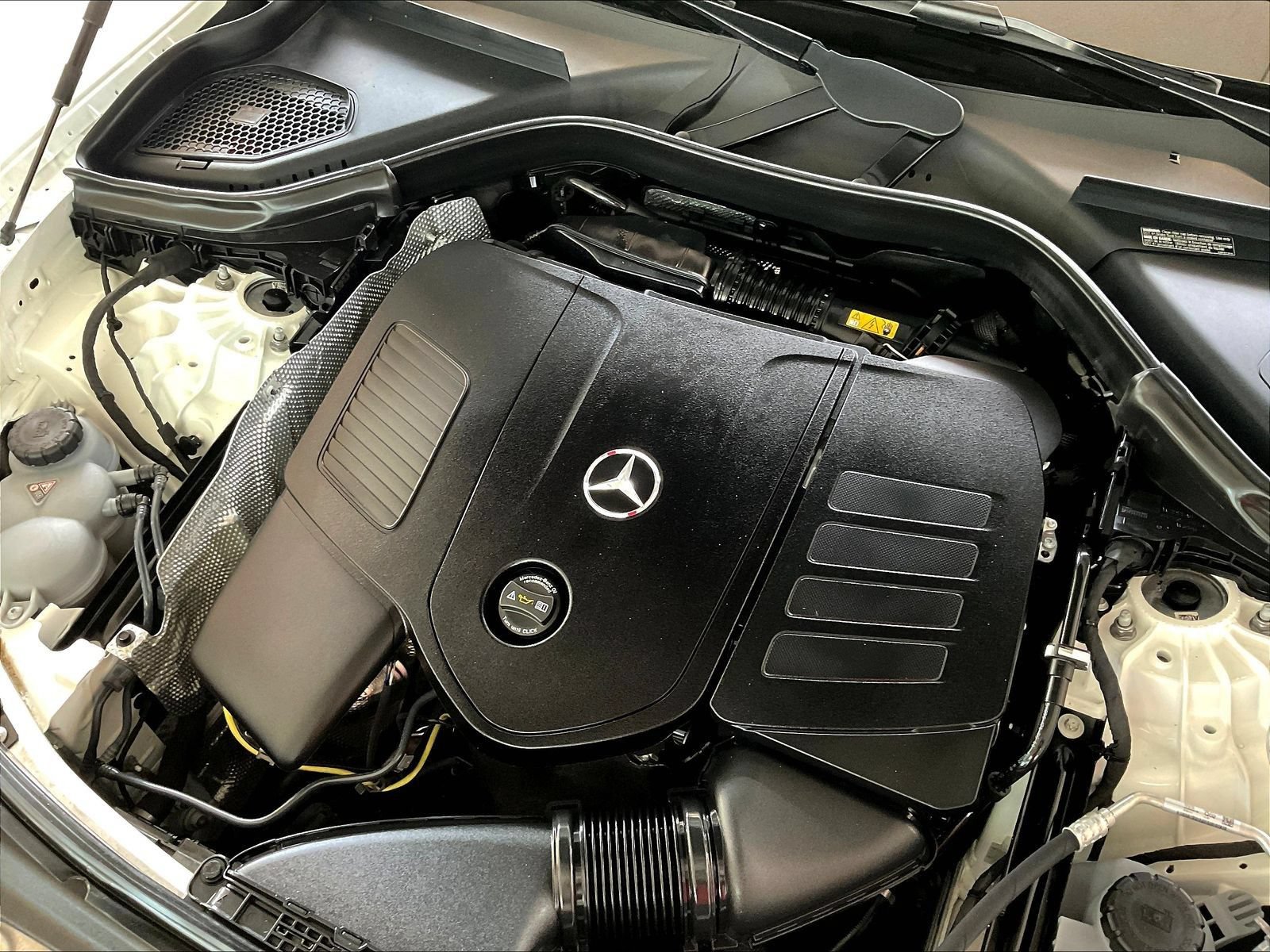 Used 2024 Mercedes-Benz GLC 300 4MATIC image 32