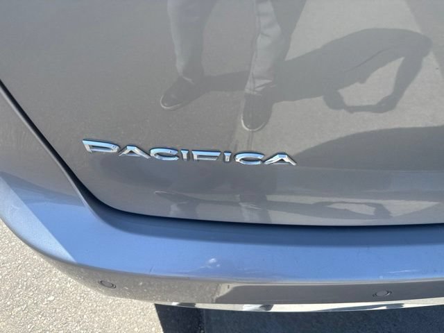 Used 2021 Chrysler Pacifica Touring-L FWD image 33