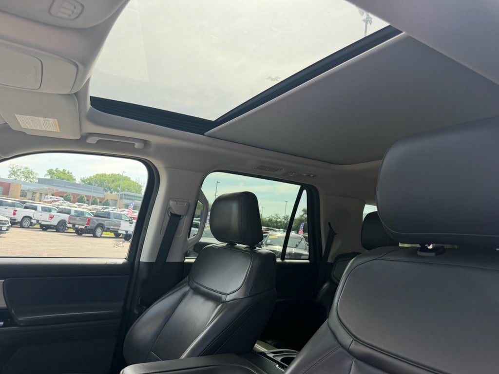 Used 2025 Ford Expedition Active AWD/4WD image 16