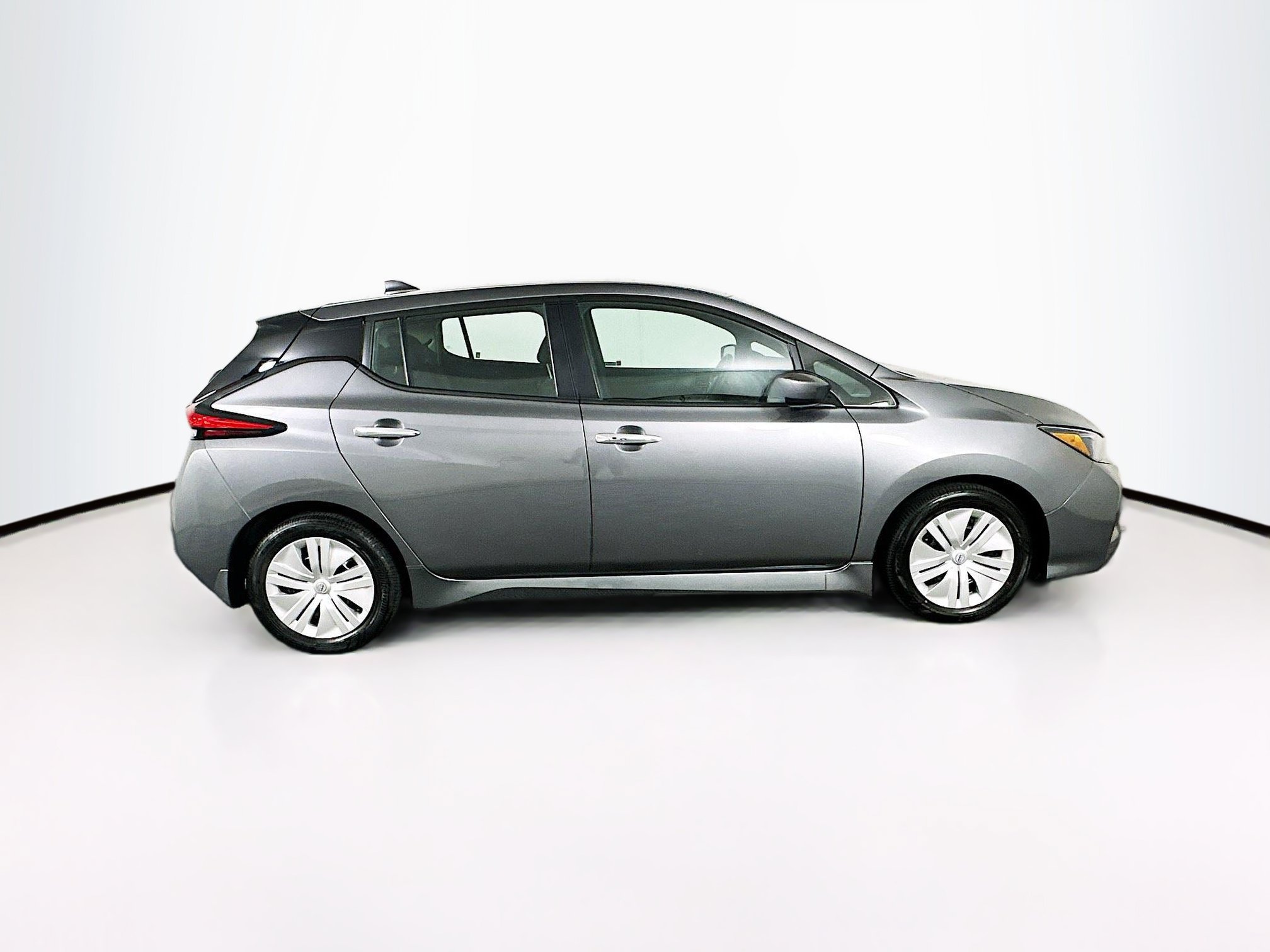 Used 2024 Nissan Leaf S FWD image 10