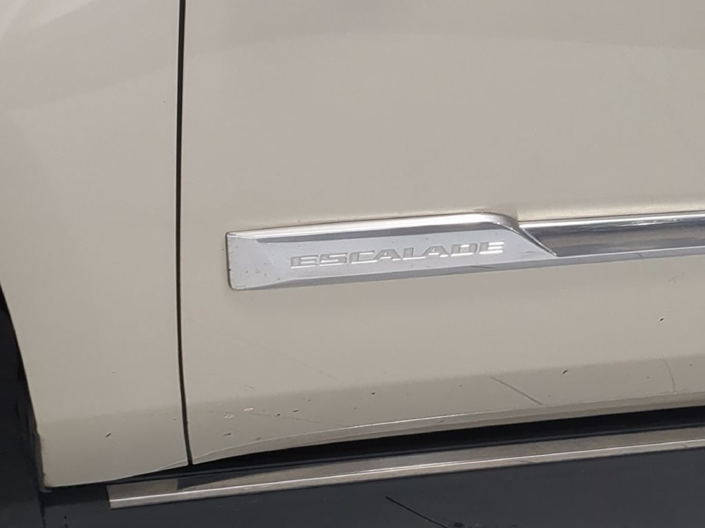Used 2017 Cadillac Escalade Platinum AWD/4WD image 16