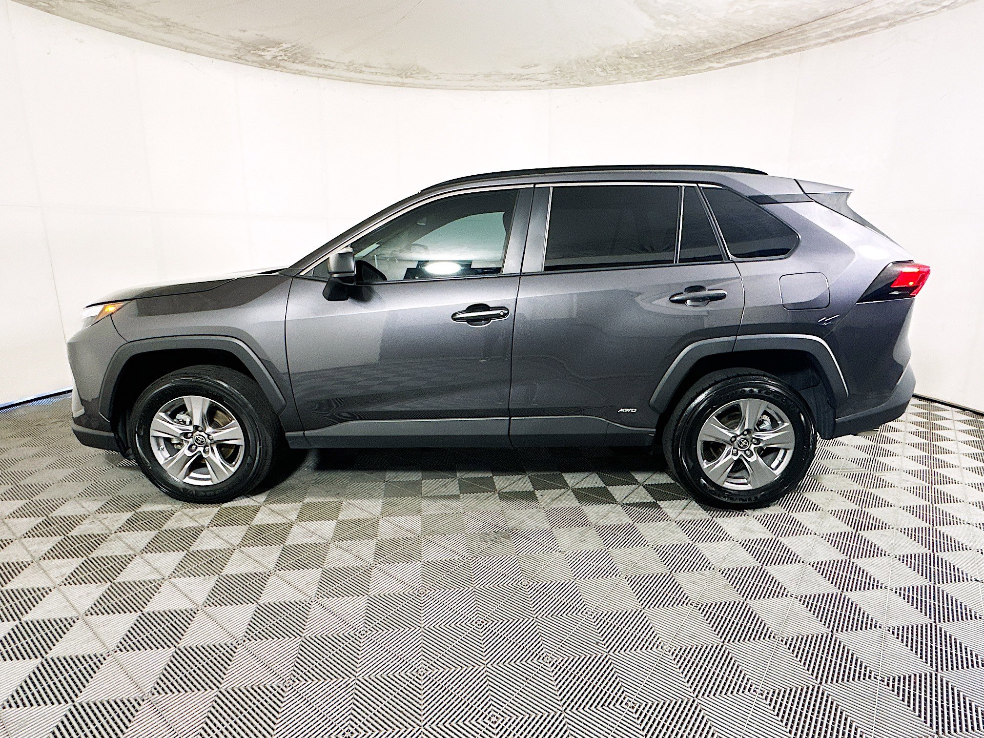 Used 2024 Toyota RAV4 LE AWD/4WD image 6