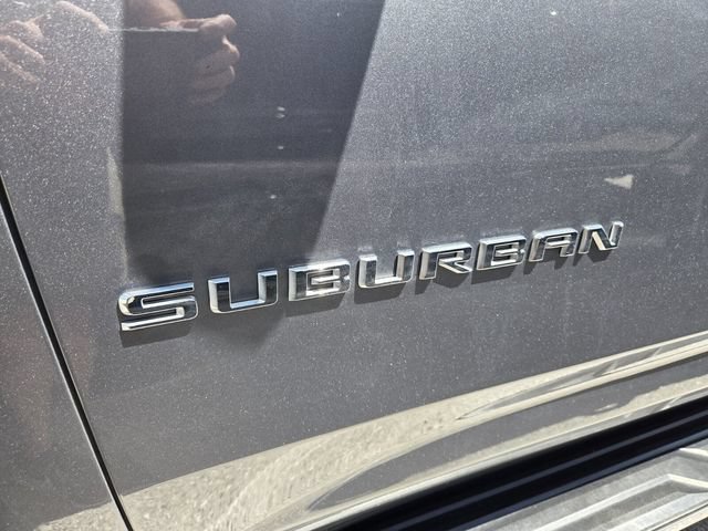 Used 2022 Chevrolet Suburban LT AWD/4WD image 4