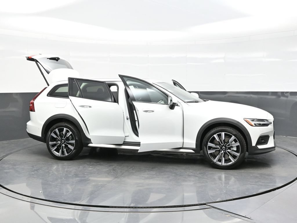 New 2026 Volvo V60 B5 Cross Country Ultra w/ Climate Package AWD/4WD image 46