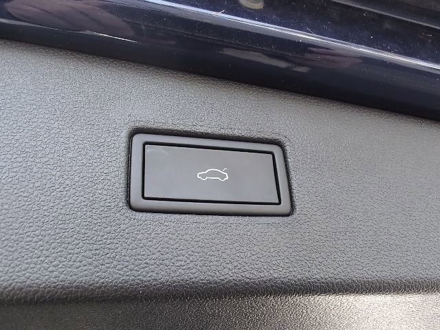 Used 2022 Volkswagen Tiguan SE image 28