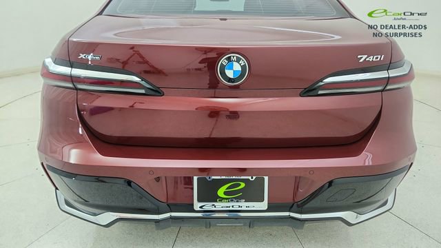 Used 2025 BMW 740i xDrive AWD/4WD image 12