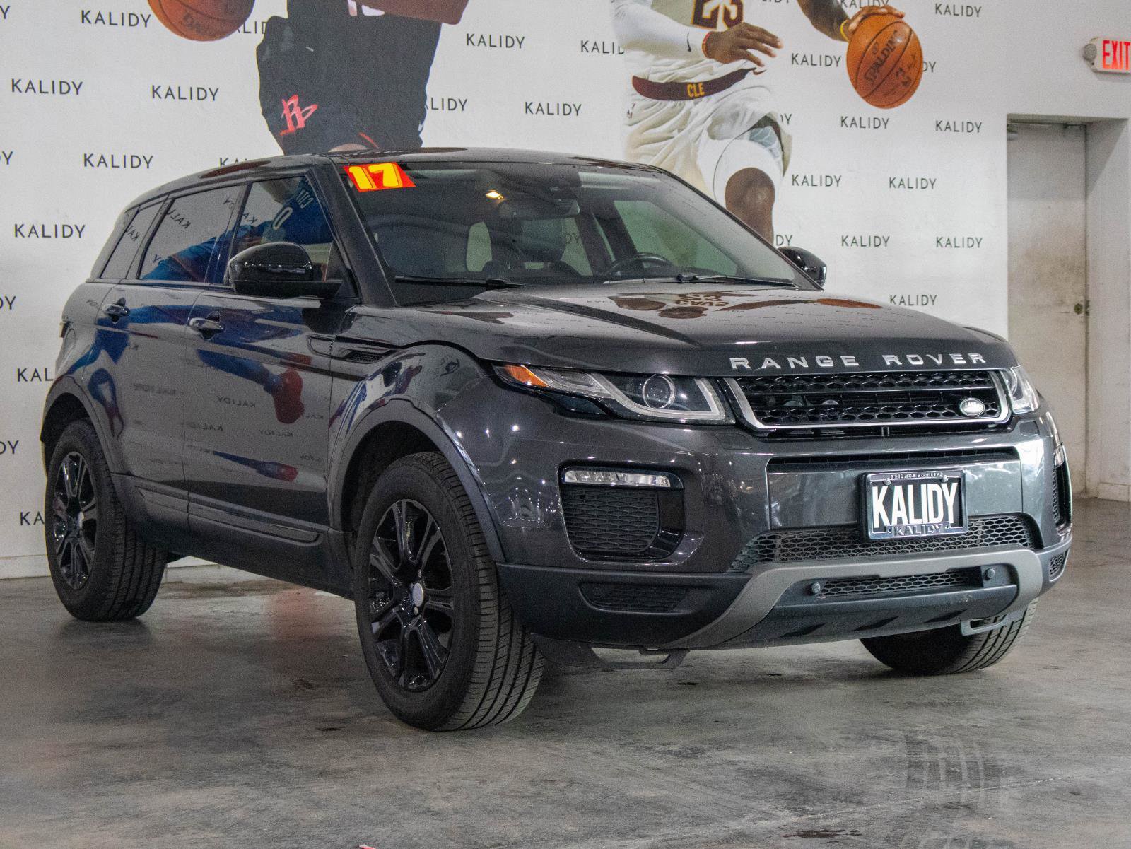 Used 2017 Land Rover Range Rover Evoque SE Premium image 18