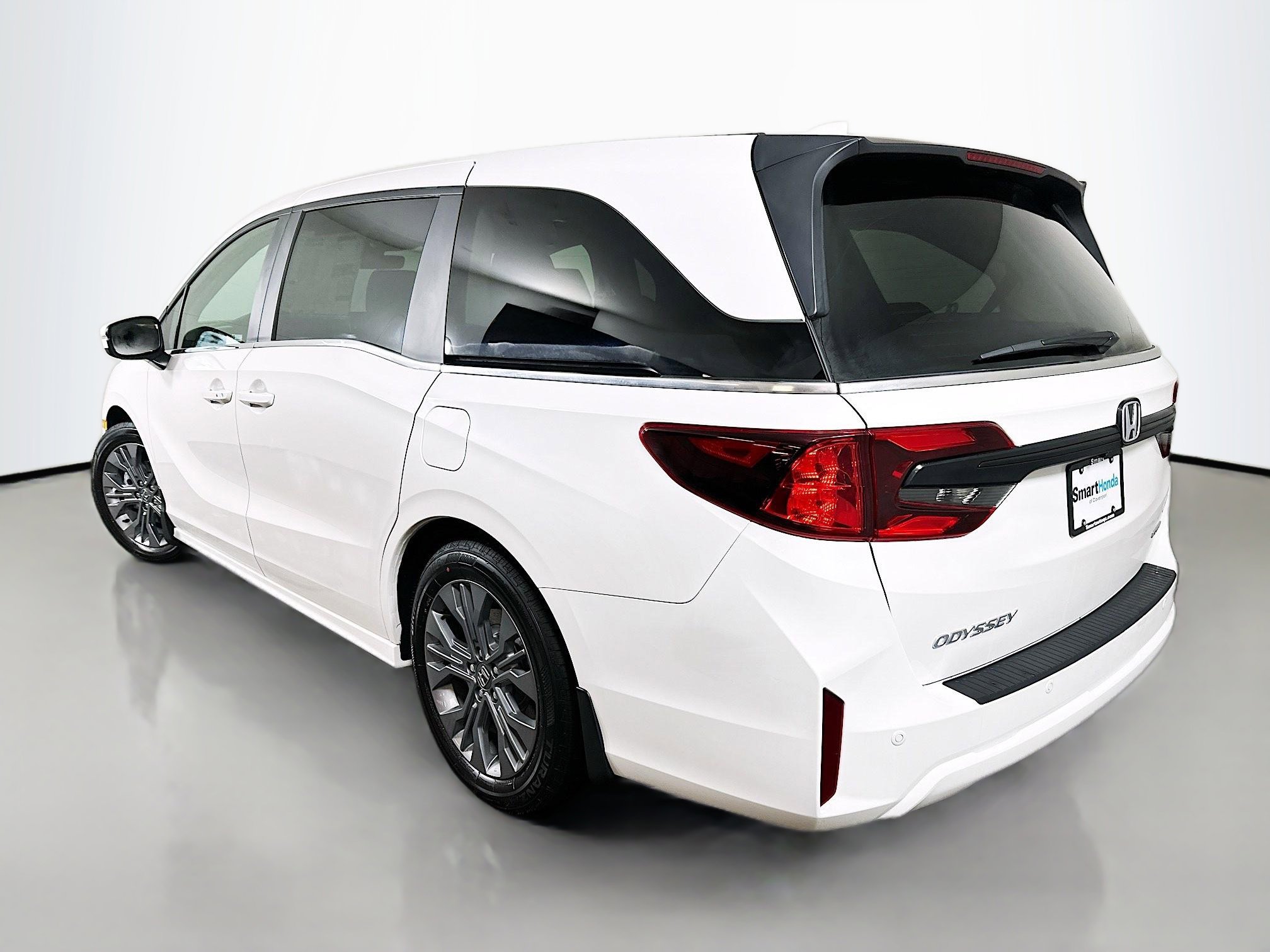 New 2026 Honda Odyssey Touring image 5