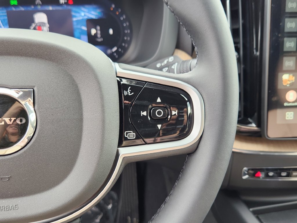 New 2026 Volvo XC60 B5 Plus w/ Protection Package Premier AWD/4WD image 18