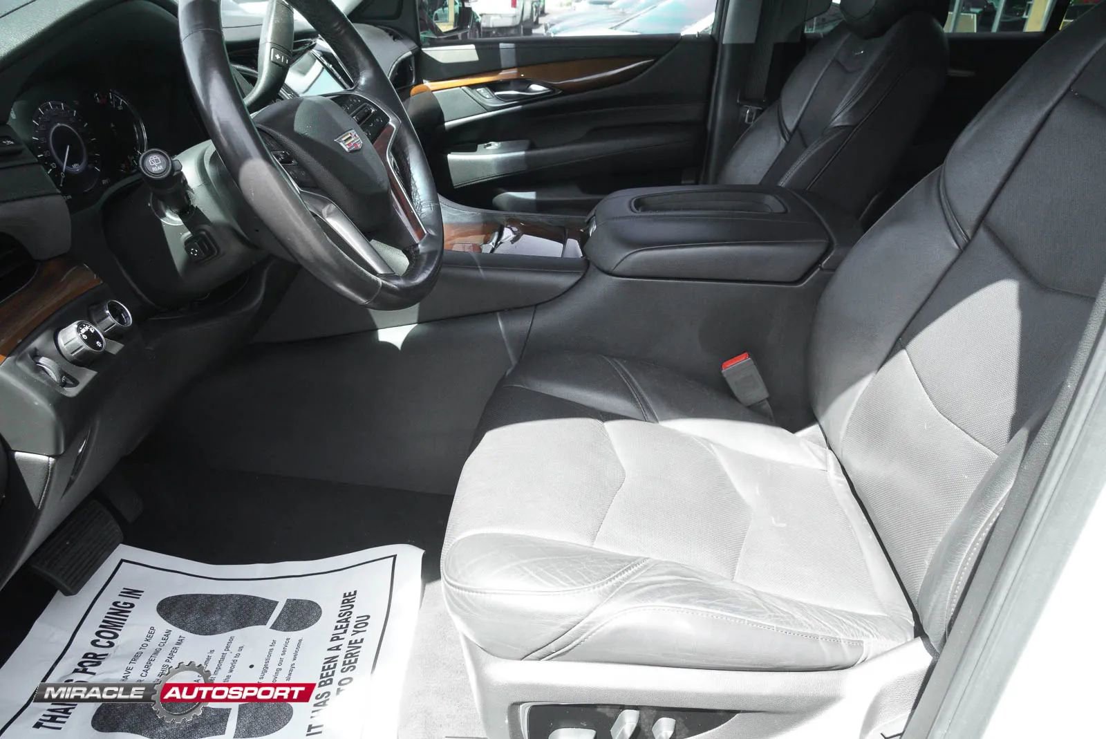 Used 2018 Cadillac Escalade ESV Premium Luxury AWD/4WD image 17