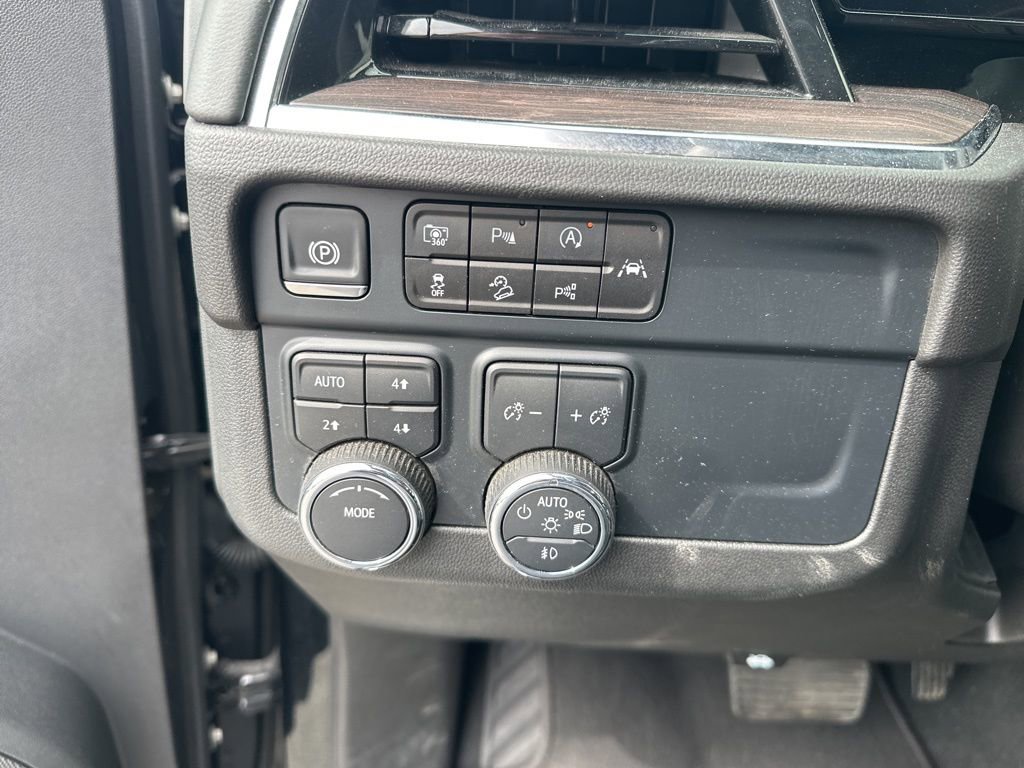 Used 2025 Chevrolet Suburban Z71 AWD/4WD image 18