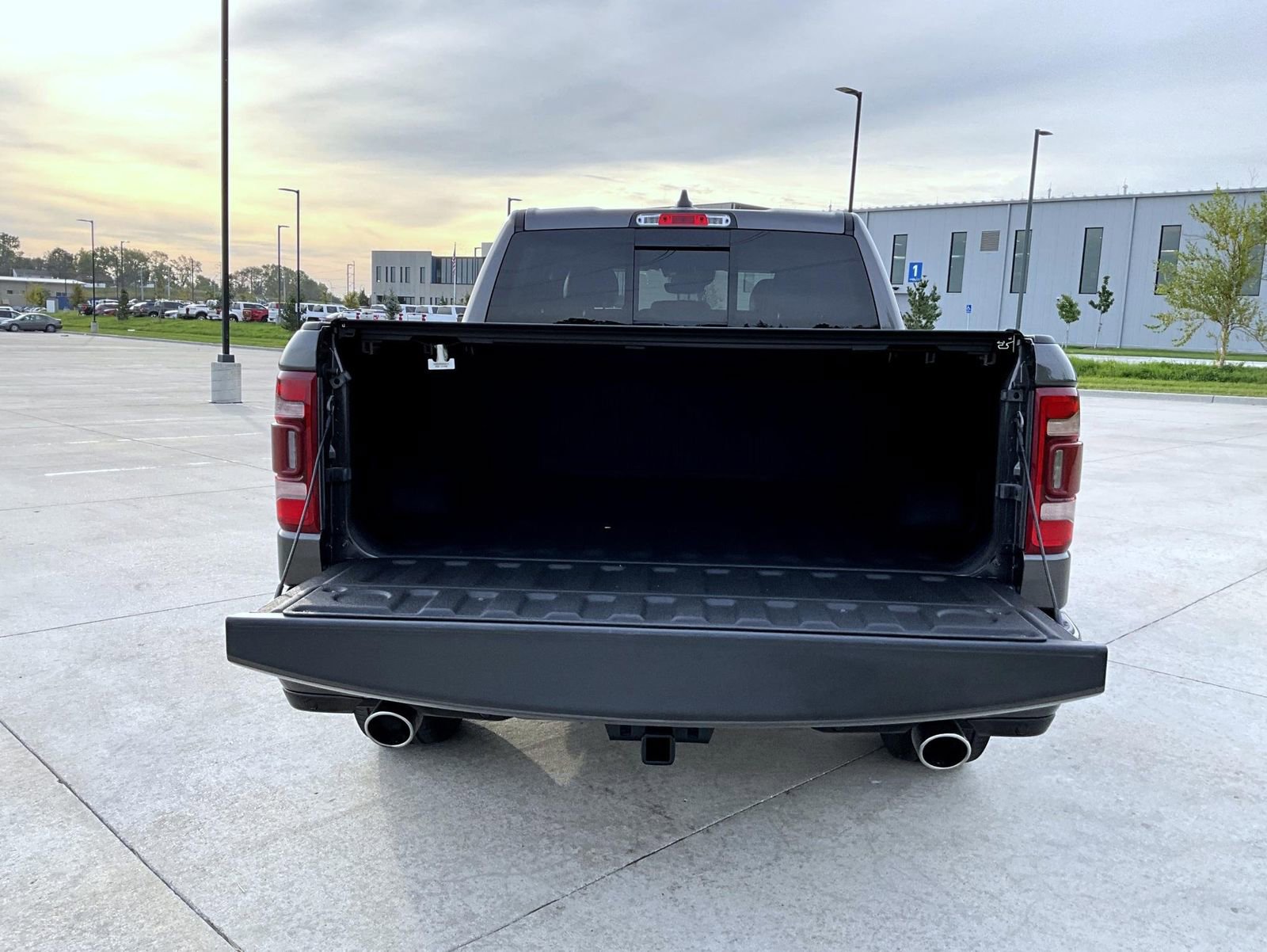 Used 2022 RAM 1500 Limited w/ Body Color Bumper Group image 9
