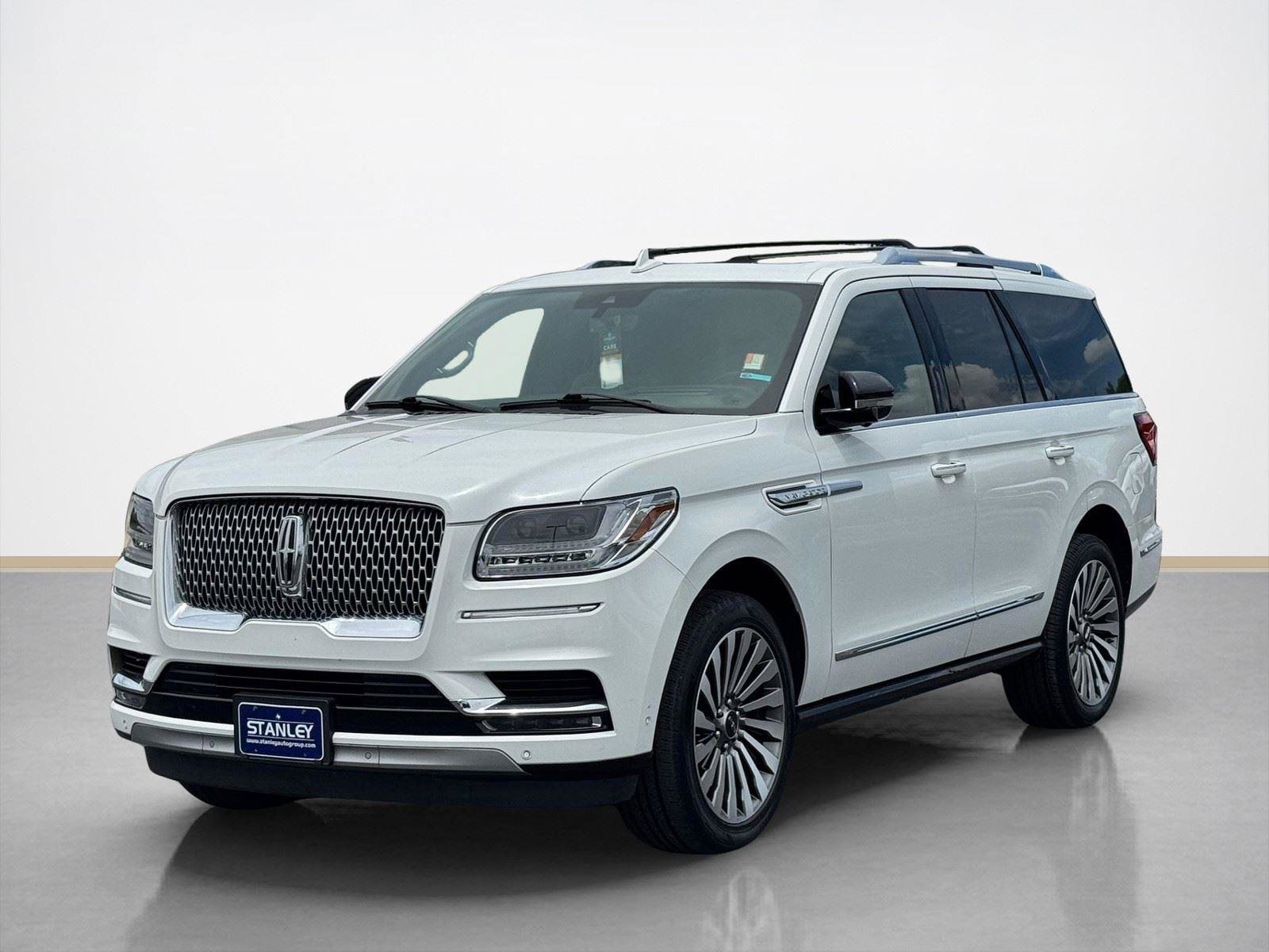 Used 2021 Lincoln Navigator Reserve w/ Luxury Package AWD/4WD image 3