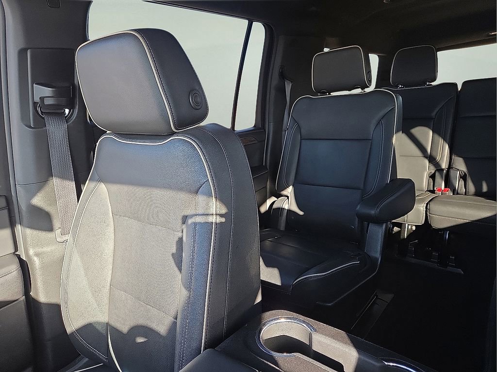 Used 2023 Chevrolet Suburban Premier image 30