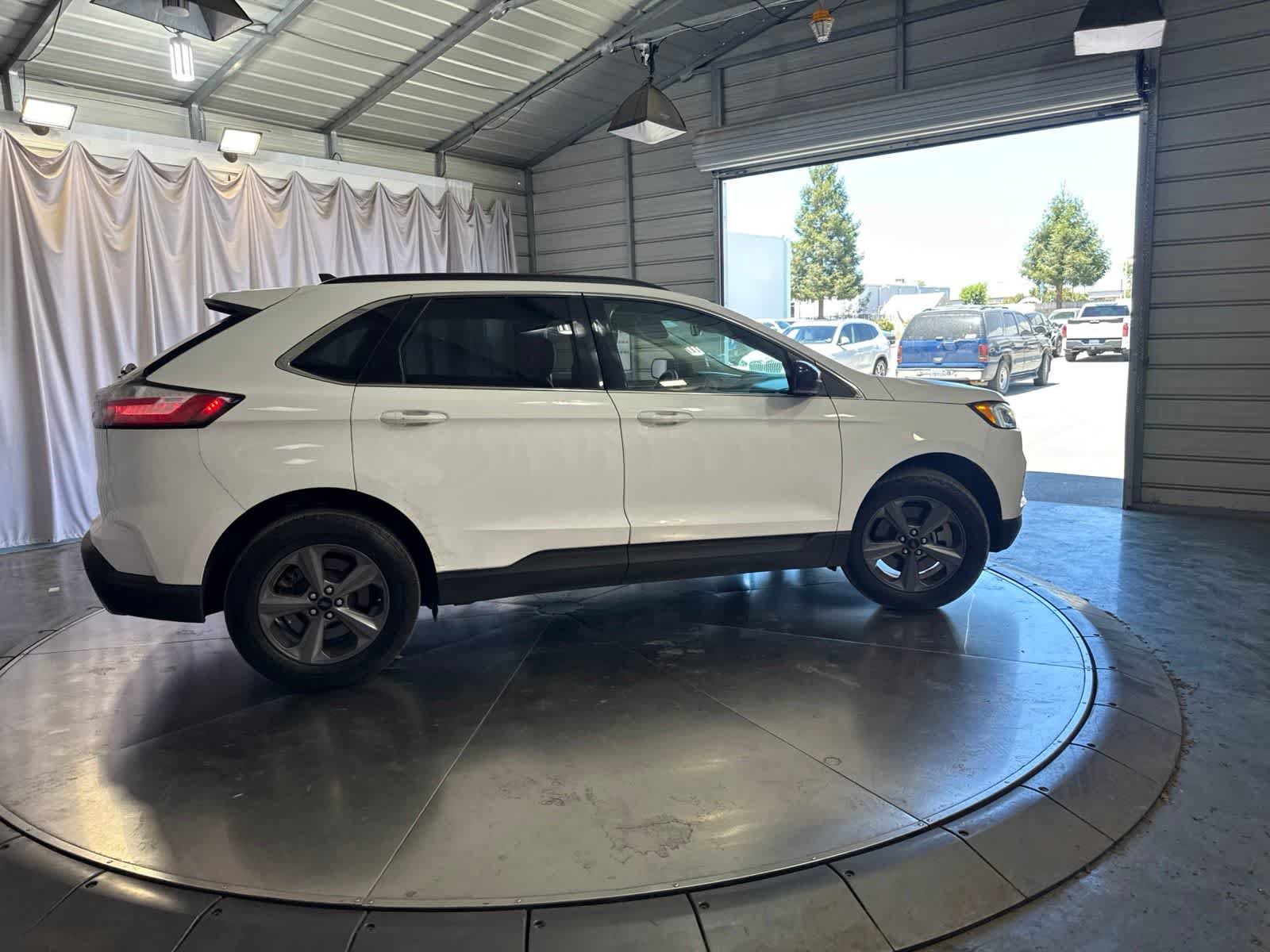 Used 2022 Ford Edge SEL w/ Sport Appearance Package AWD/4WD image 4