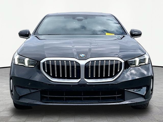 Used 2025 BMW 530i xDrive AWD/4WD image 2