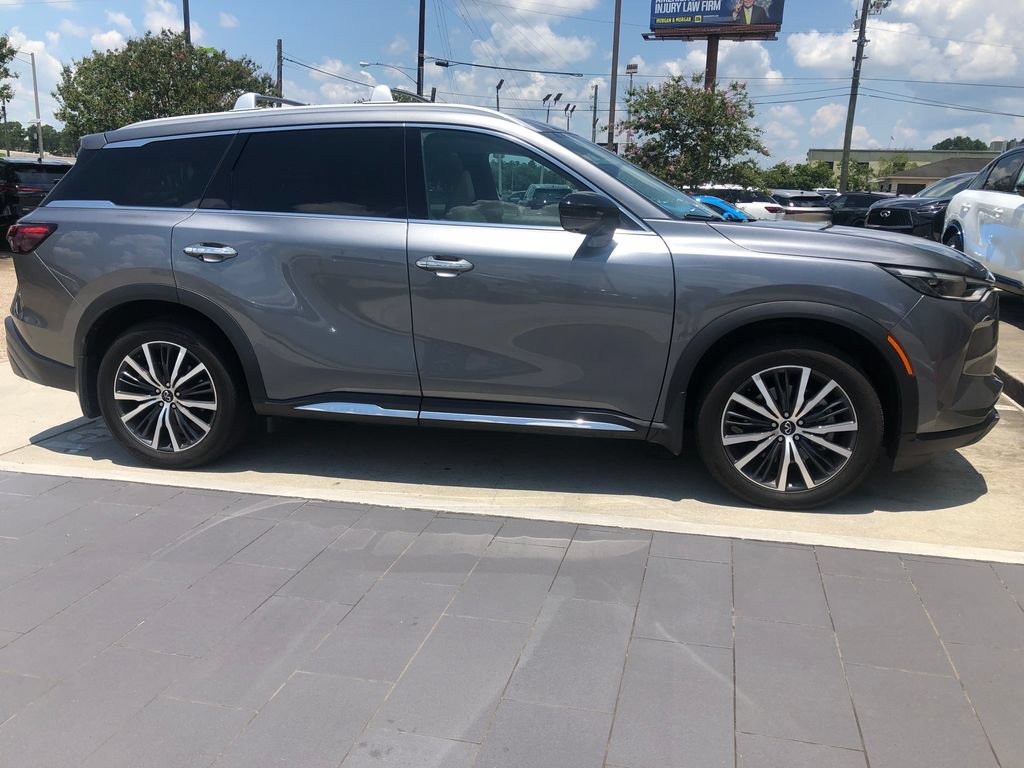 Used 2025 INFINITI QX60 Sensory w/ Vision Package AWD/4WD image 4