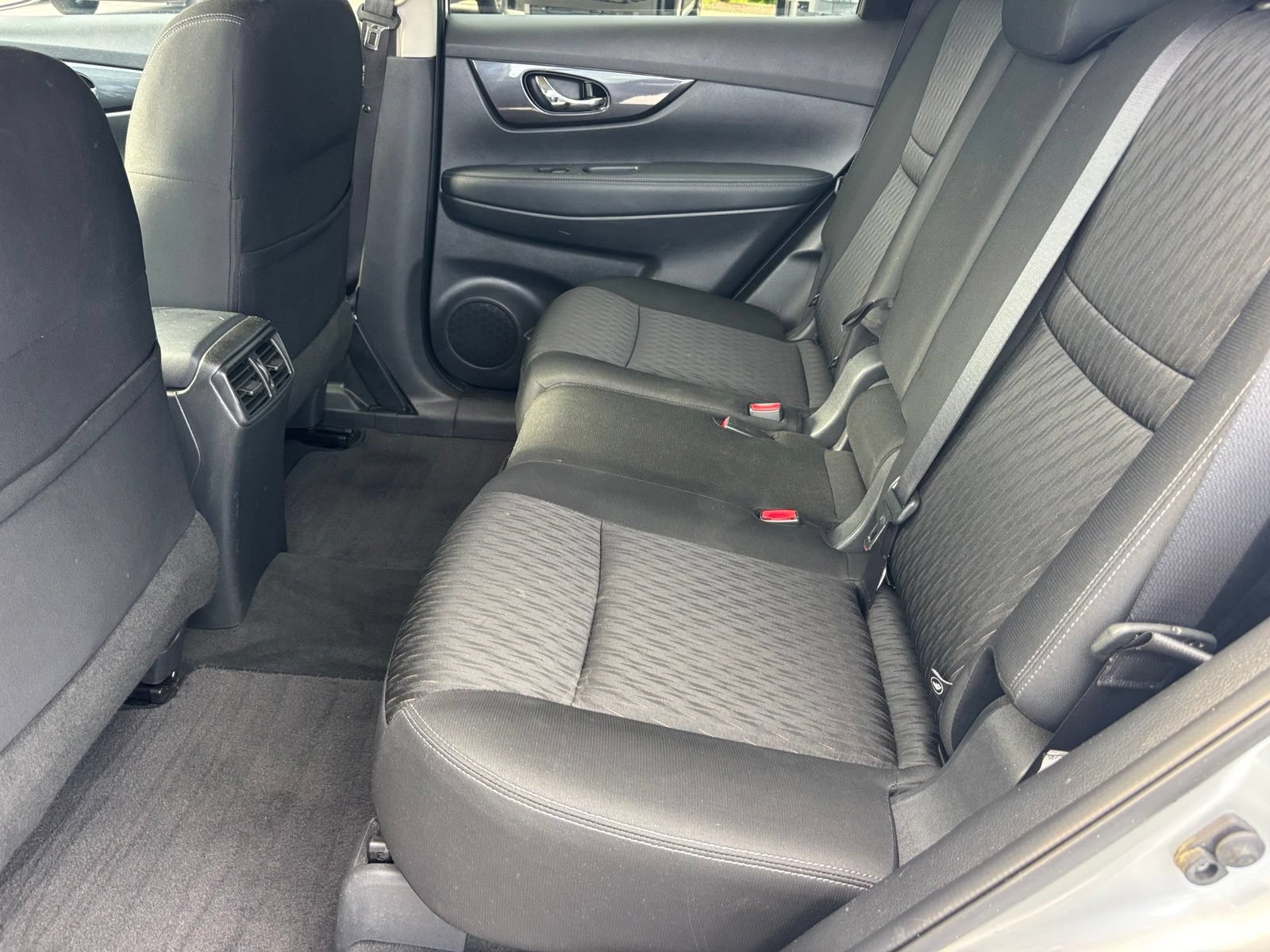 Used 2020 Nissan Rogue SV FWD image 16