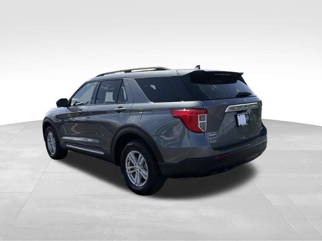 Used 2023 Ford Explorer XLT AWD/4WD image 5