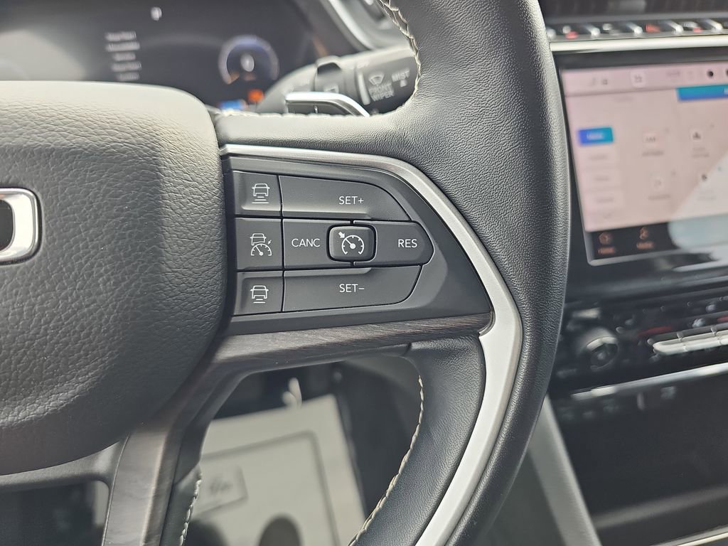 Used 2022 Jeep Grand Cherokee L Limited image 23