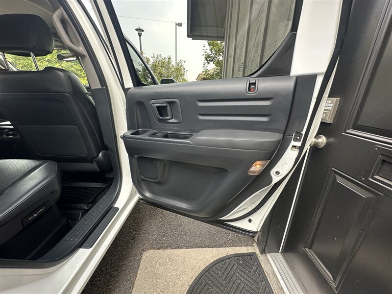 Used 2014 Honda Ridgeline SE image 33
