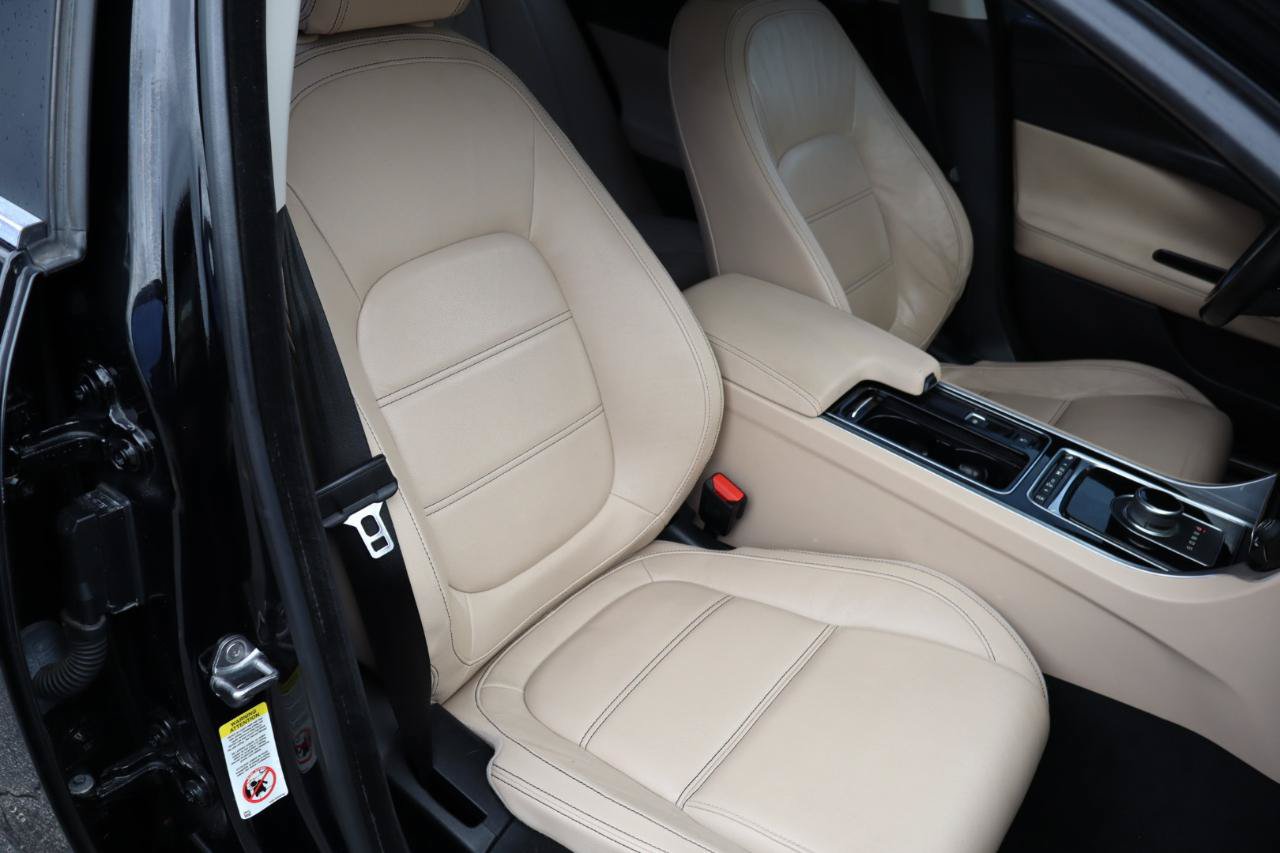 Used 2018 Jaguar XE Prestige RWD image 15
