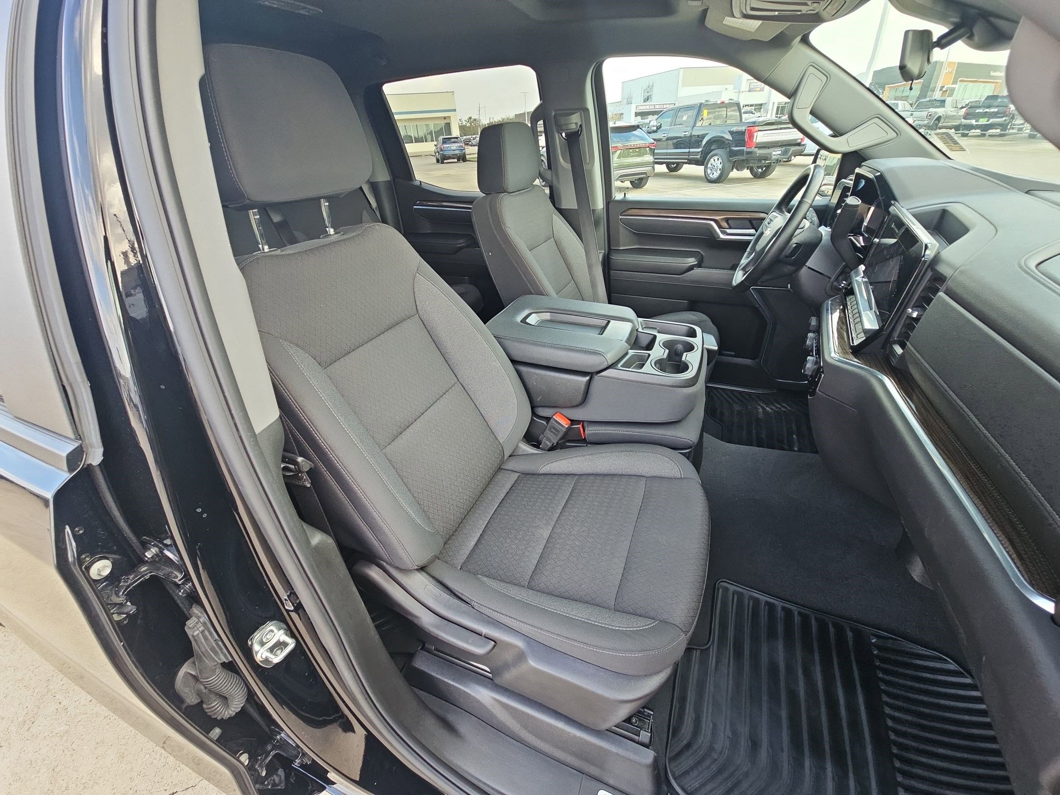 Used 2025 Chevrolet Silverado 1500 LT image 32