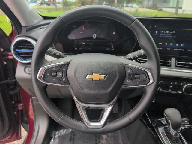 Used 2025 Chevrolet Trax LT w/ LT Convenience Package FWD image 22