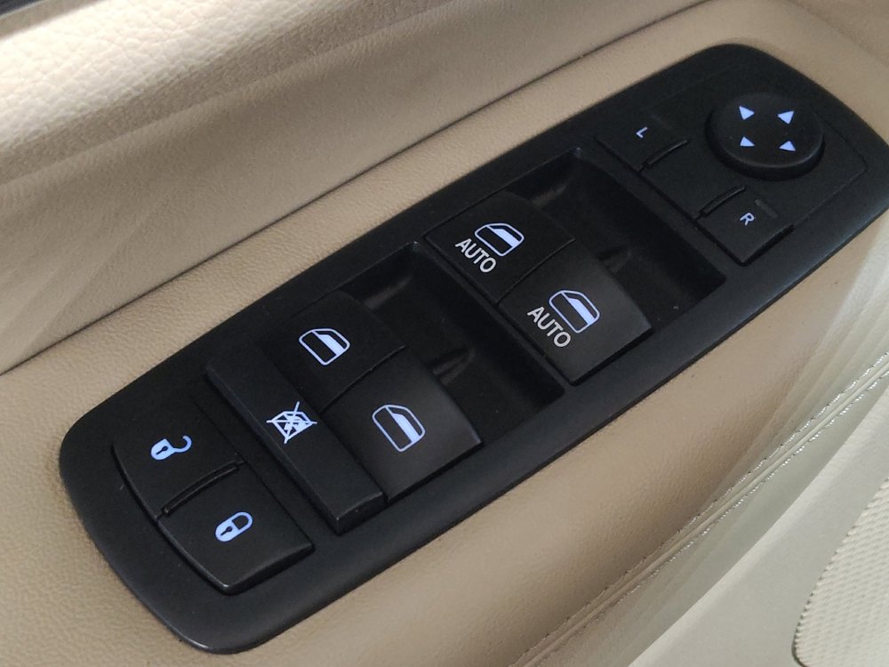 Used 2017 Jeep Grand Cherokee Limited AWD/4WD image 27