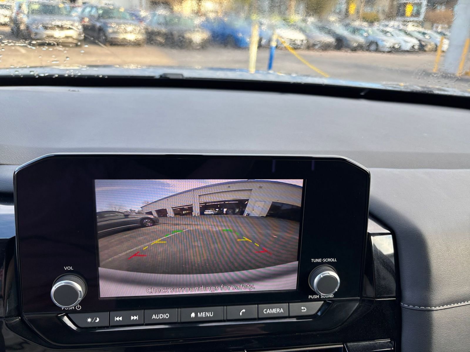 Used 2025 Nissan Pathfinder SV image 17