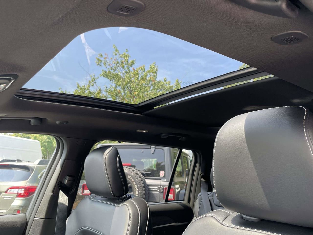 New 2025 Jeep Grand Cherokee L Limited w/ Luxury Tech Group II image 24