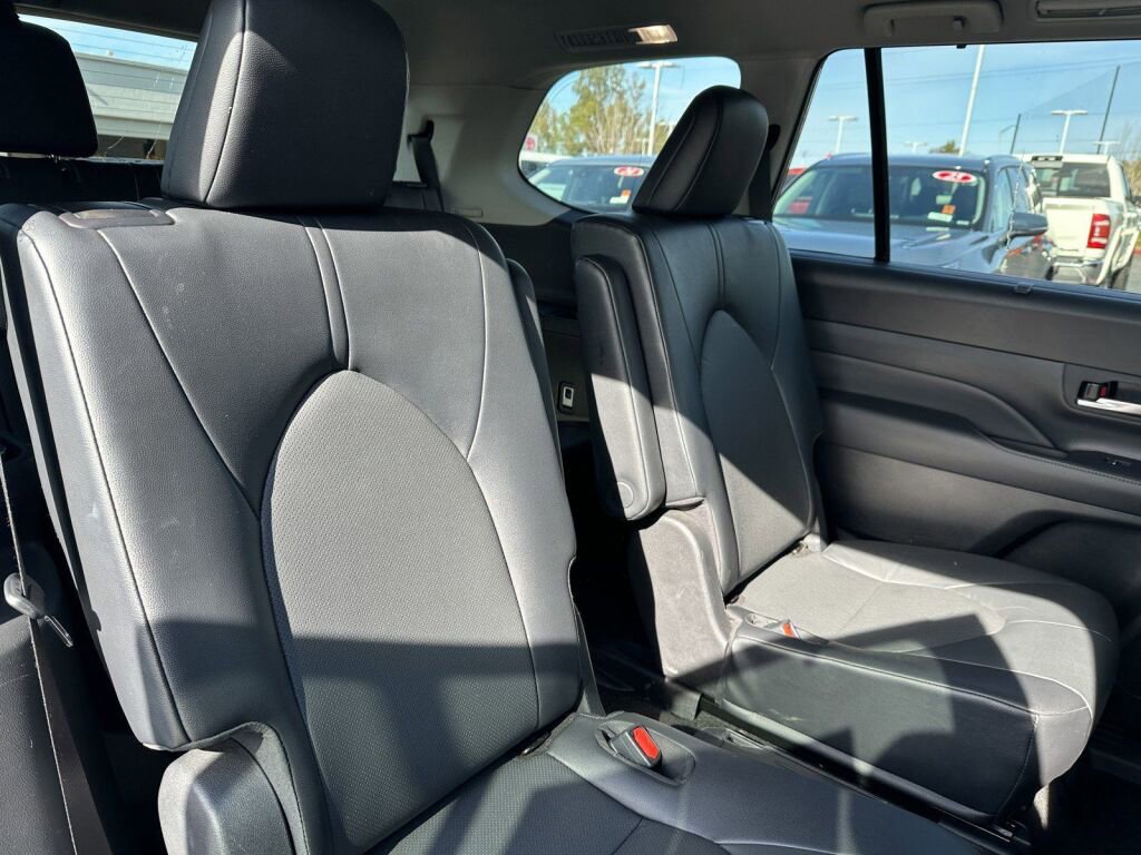 Certified 2025 Toyota Grand Highlander AWD image 15