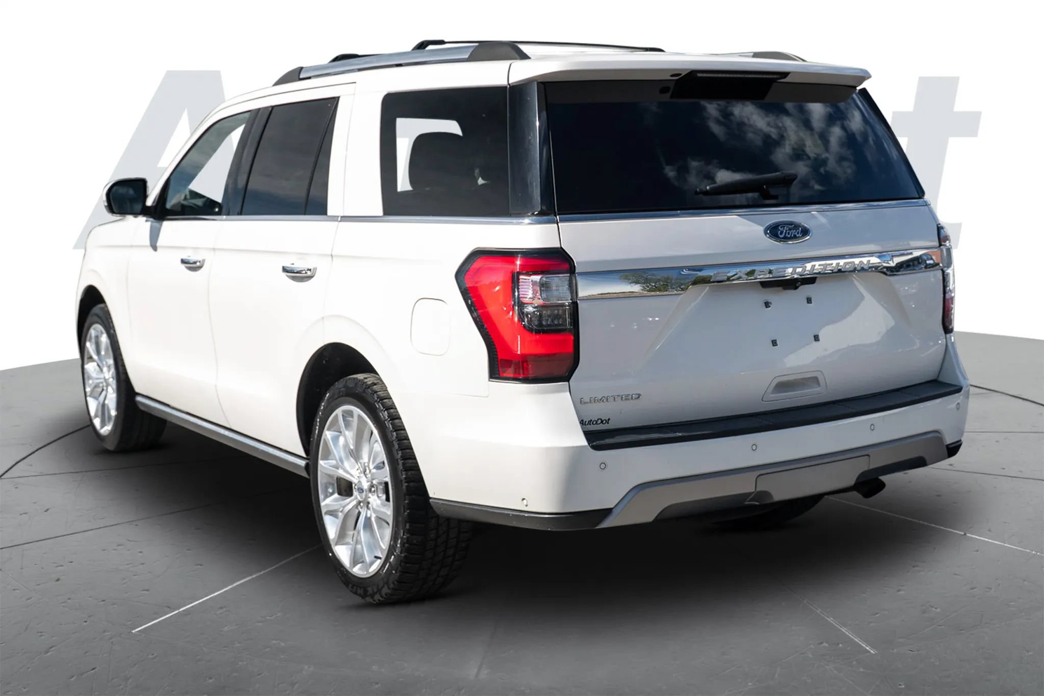 Used 2018 Ford Expedition Limited w/ Equipment Group 302A AWD/4WD image 2