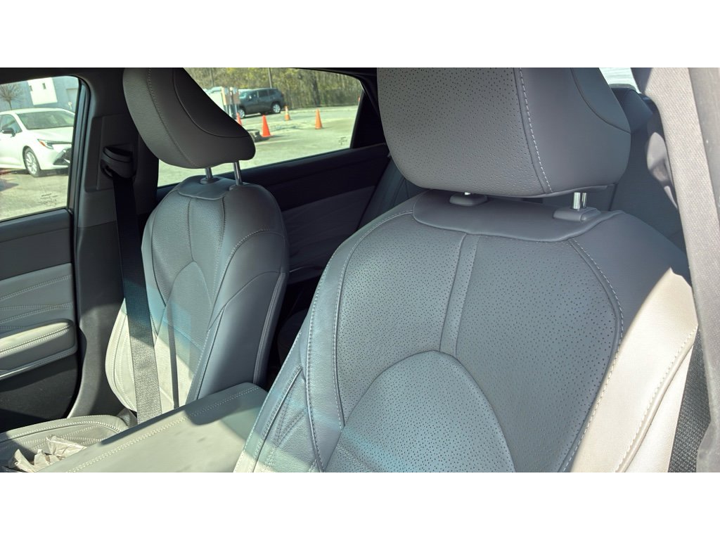 Used 2019 Toyota Avalon Limited w/ Advanced Safety Package image 8