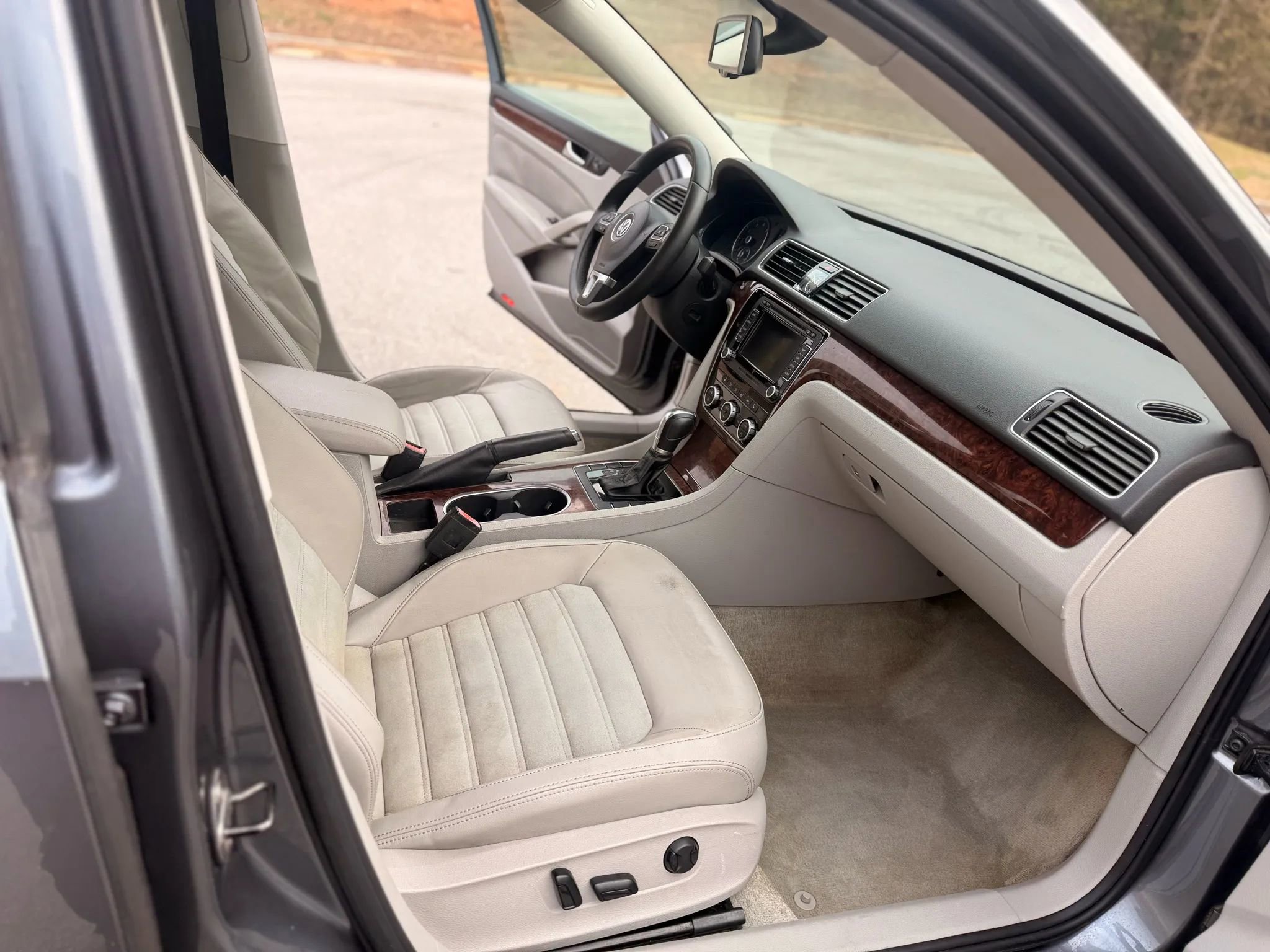 Used 2013 Volkswagen Passat 2.5 SEL Premium image 12