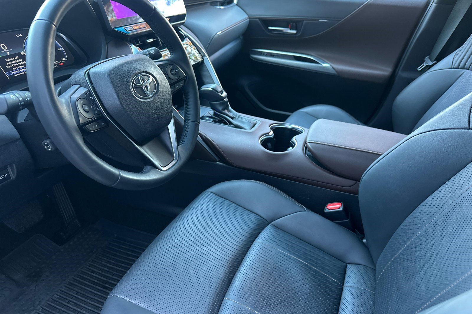 Used 2023 Toyota Venza Limited image 11