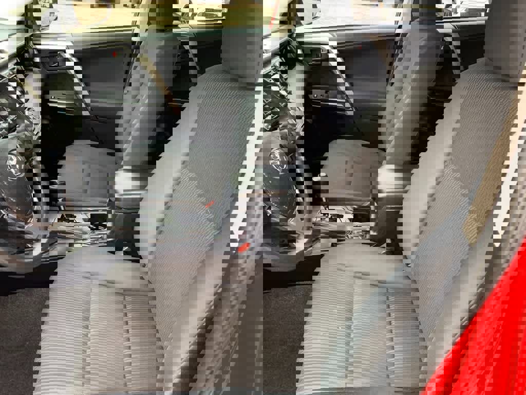 Used 2016 Toyota RAV4 LE image 17