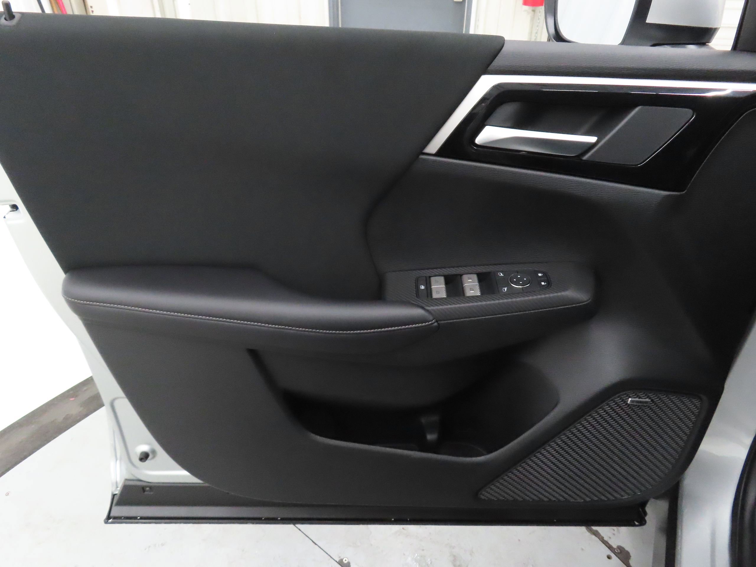 New 2026 Mitsubishi Outlander ES image 9