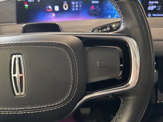 Used 2025 Lincoln Navigator Reserve w/ Jet Appearance Package image 25